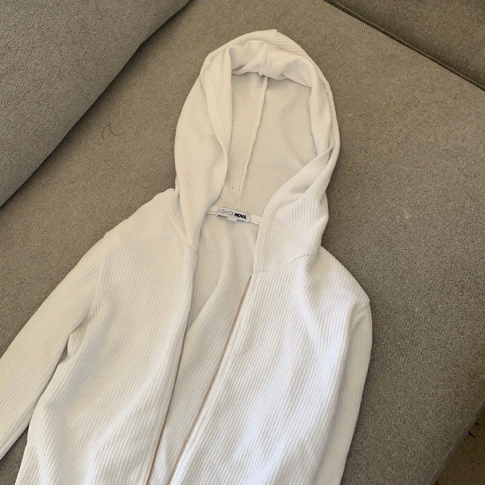Light weight sweater zip